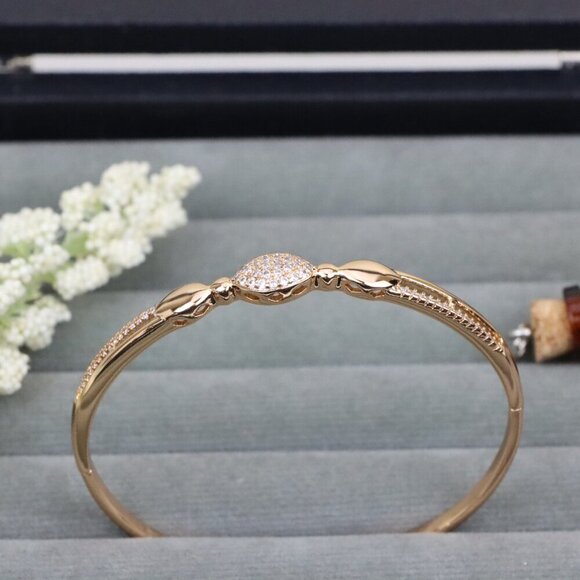 Rose Gold Bangle with Oval Crystal Centerpiece, XPBL0575 - Picture 12 of 12